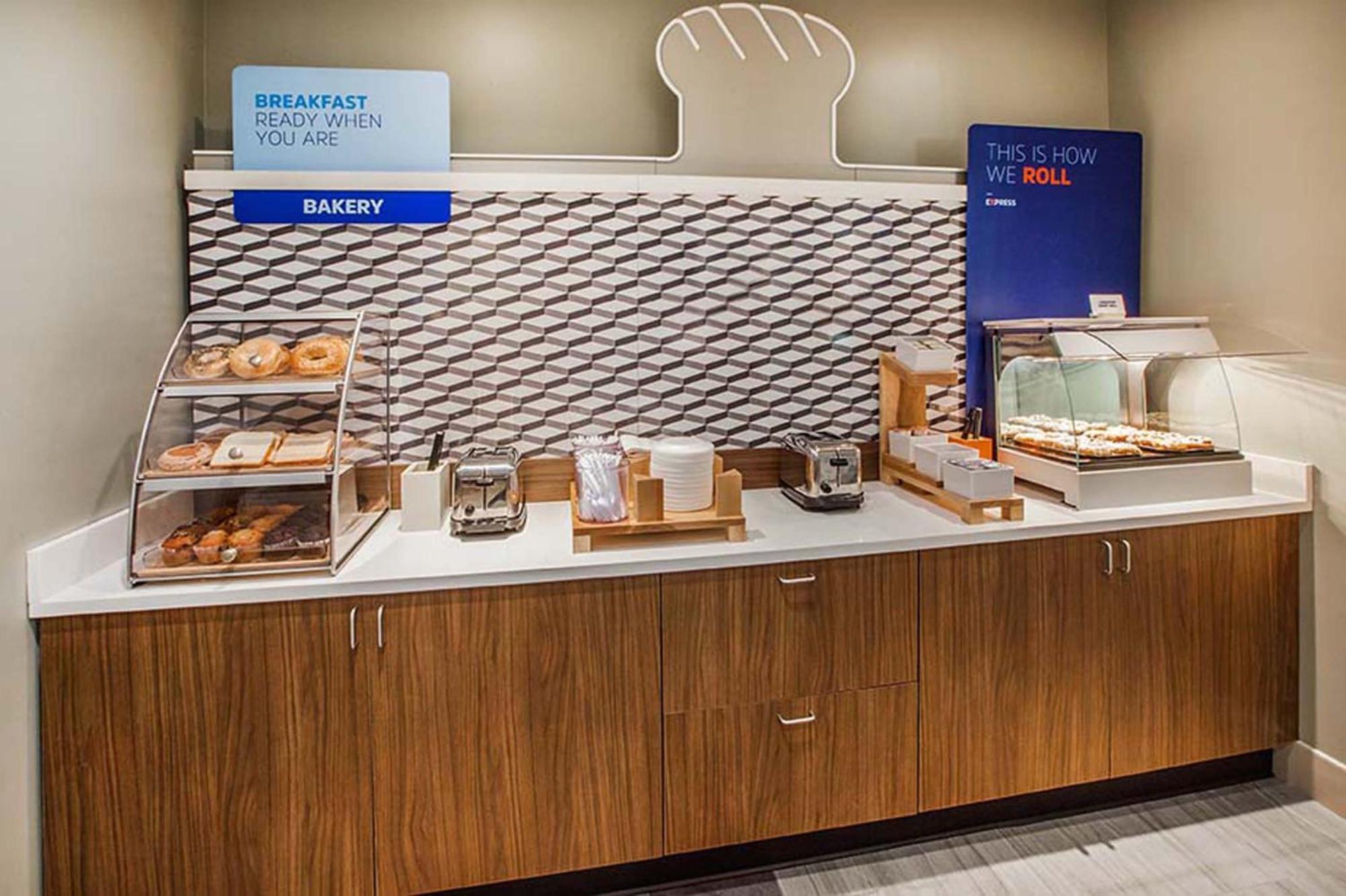 Holiday Inn Express Hotel & Suites Greensboro - Airport Area By Ihg Exteriér fotografie