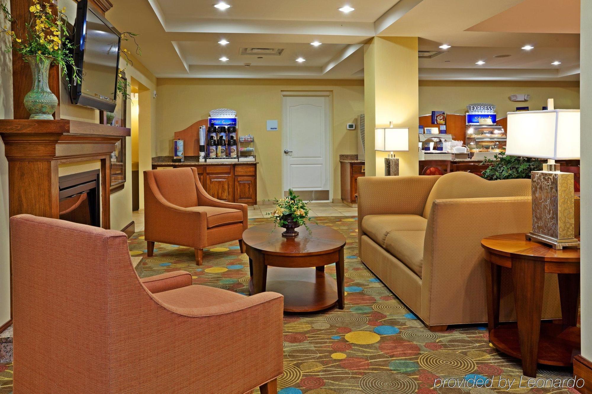 Holiday Inn Express Hotel & Suites Greensboro - Airport Area By Ihg Exteriér fotografie