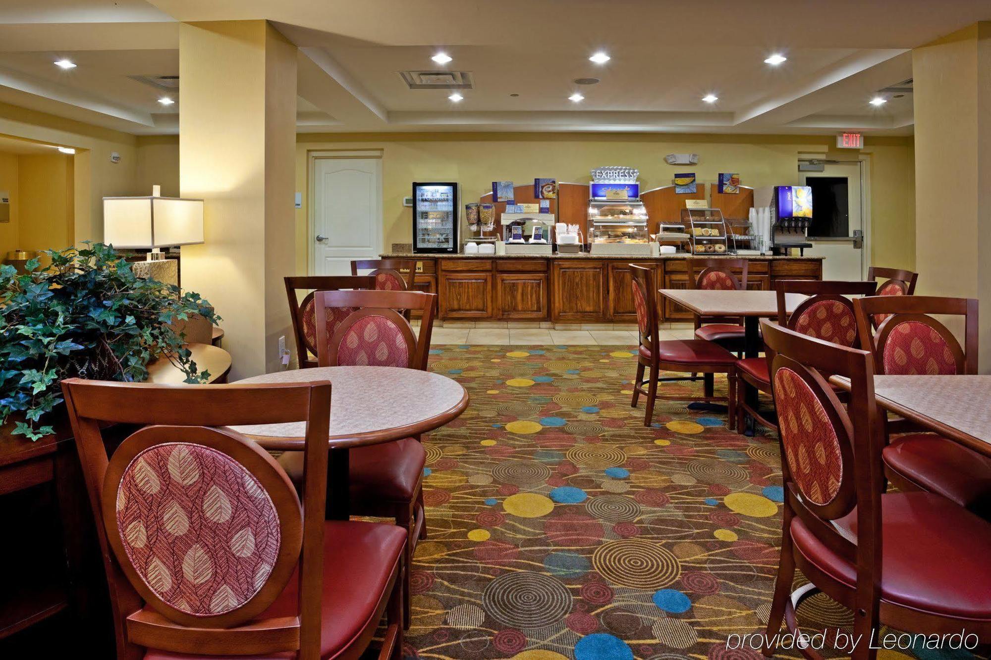 Holiday Inn Express Hotel & Suites Greensboro - Airport Area By Ihg Exteriér fotografie