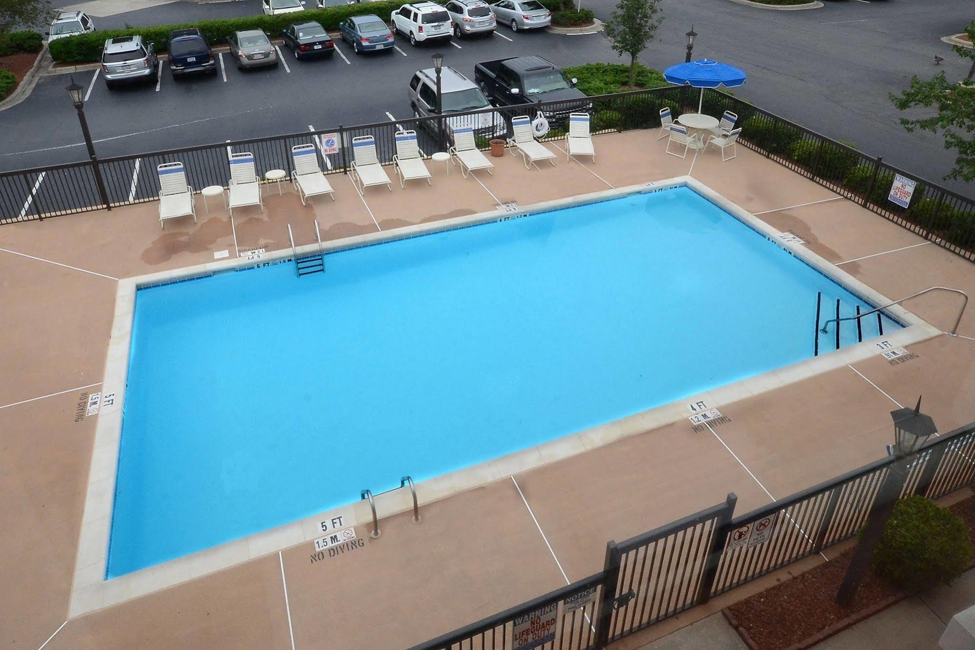Holiday Inn Express Hotel & Suites Greensboro - Airport Area By Ihg Exteriér fotografie